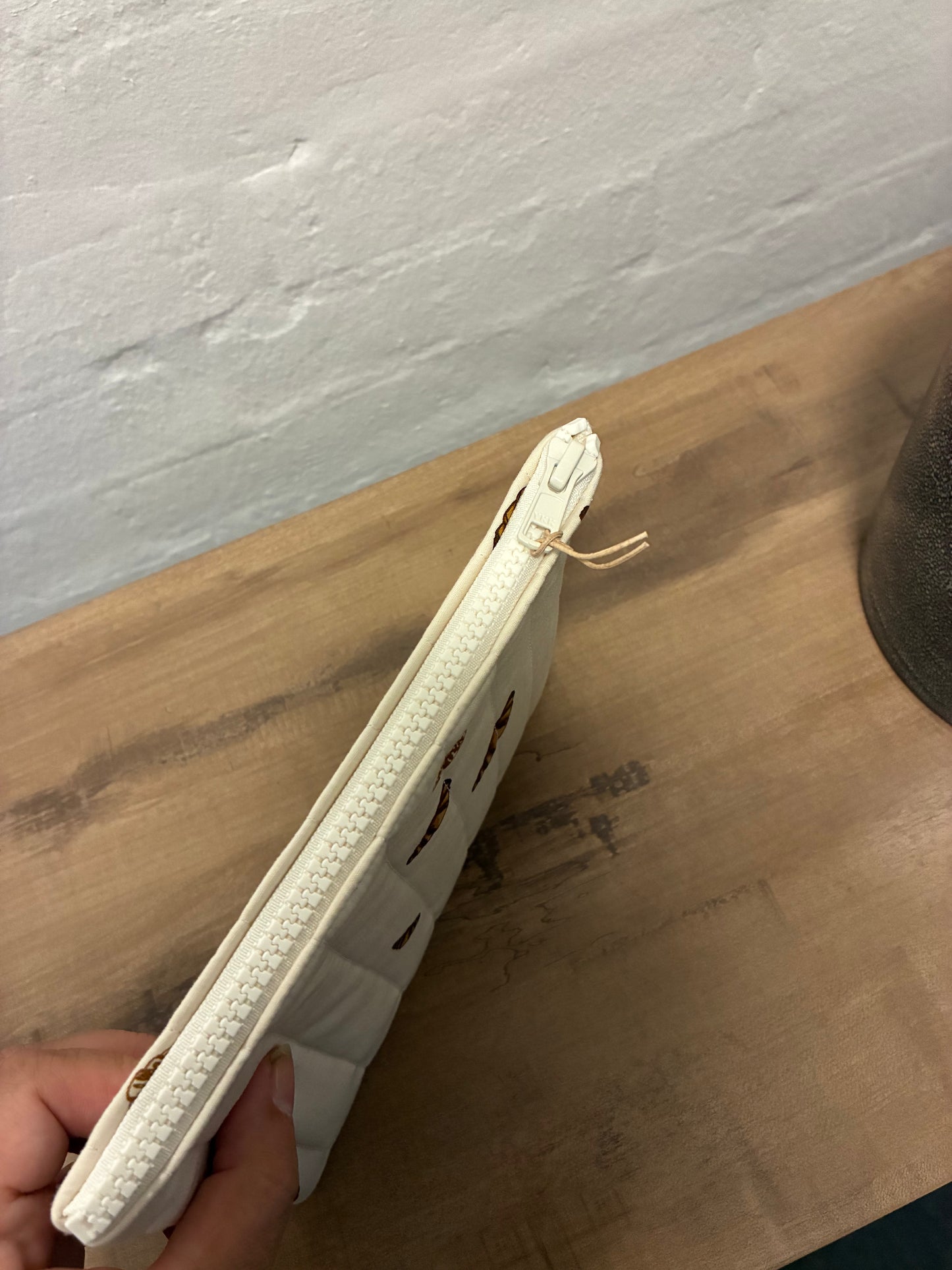 Croissant clutch